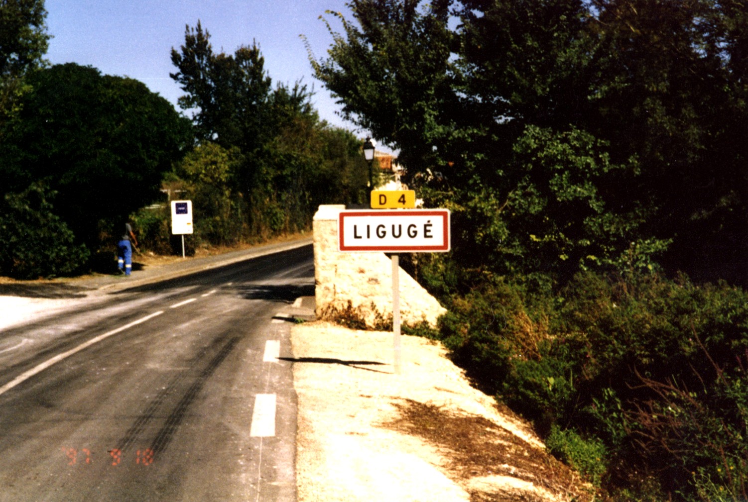 liguge sign.jpg (396430 bytes)